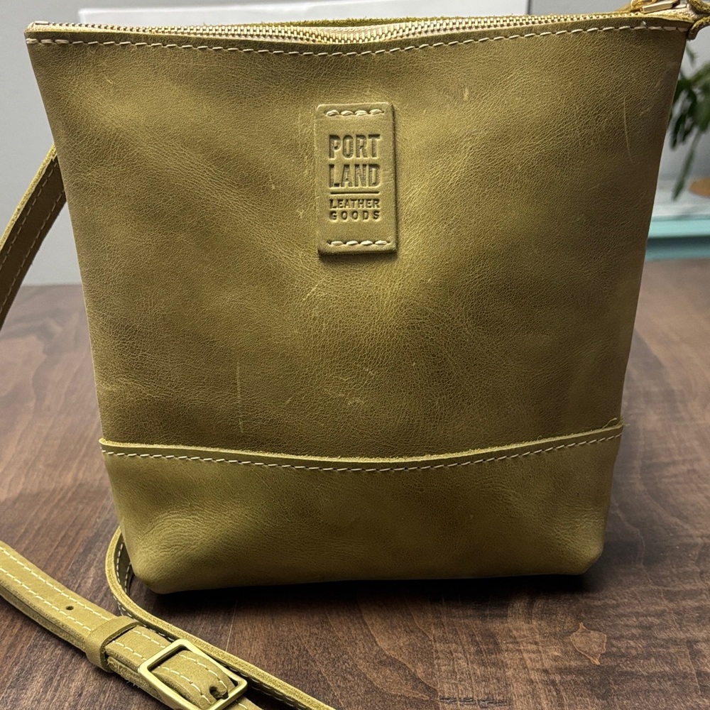 Portland Leather Goods Anjou Fiesta bag. Has some scratches on it.